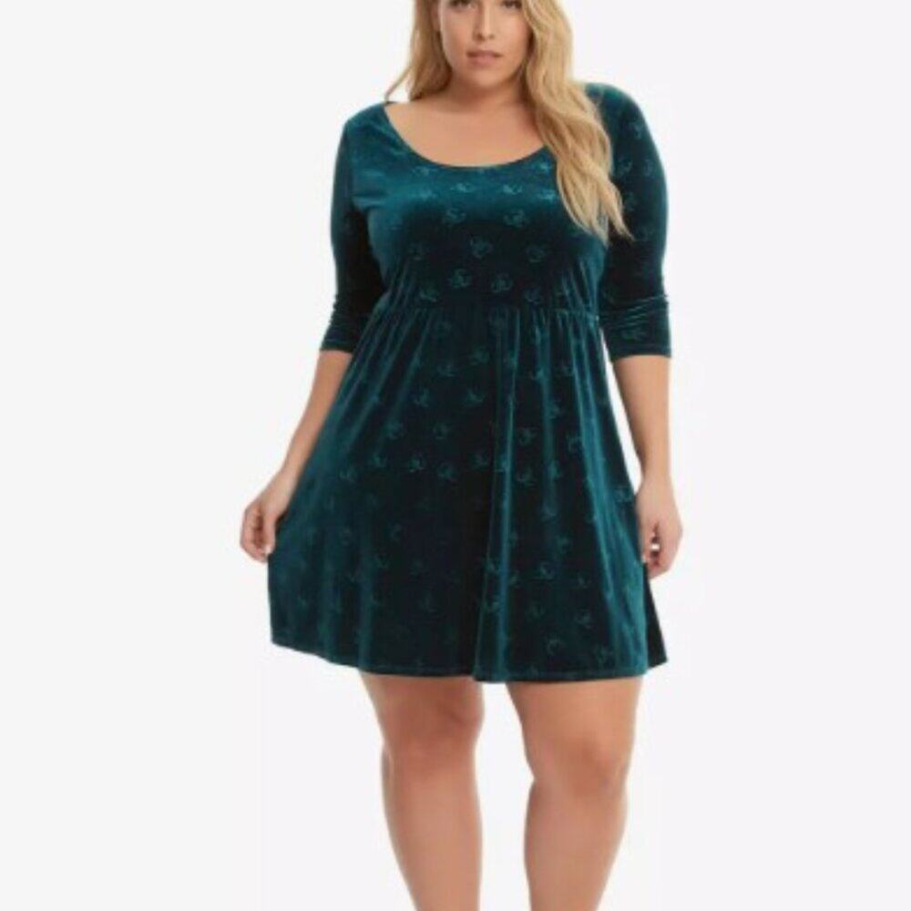 Her Universe Marvel Loki Velvet Embossed Dress Green Size 14 16 SOLD OUT!
